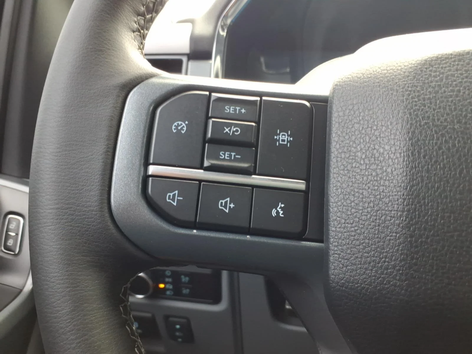 Used 2023 Carbonized Gray Metallic Ford XLT image 27