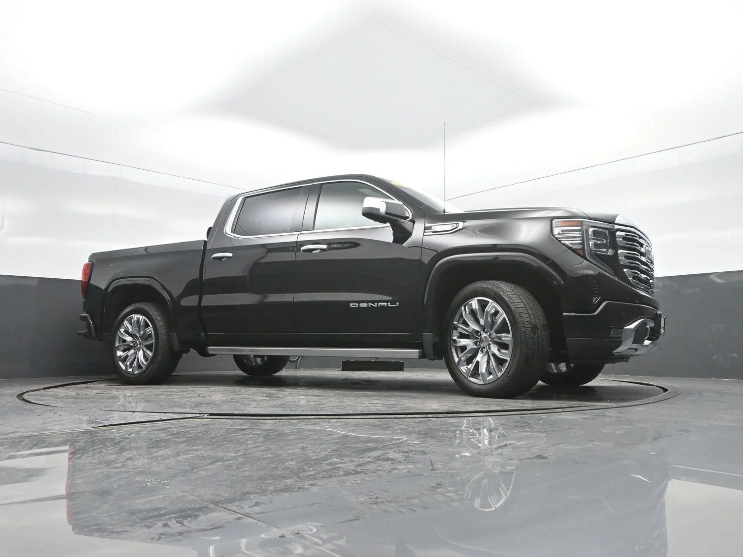 Used 2023 Onyx Black GMC Denali image 41