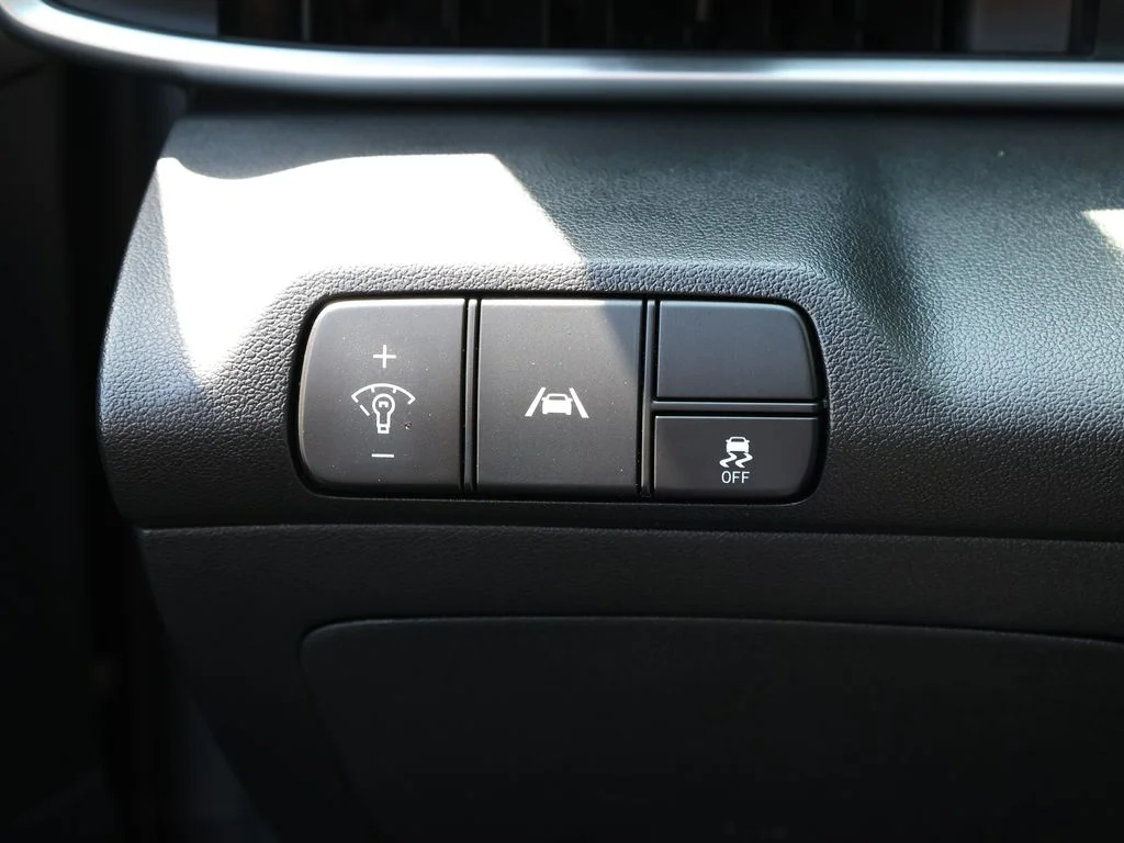 Used 2023 Black Hyundai SEL image 29