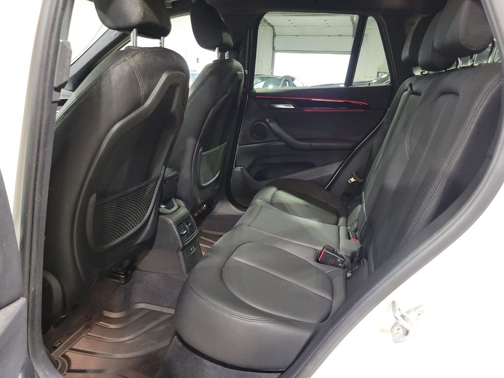 Used 2022 White BMW xDrive28i image 18