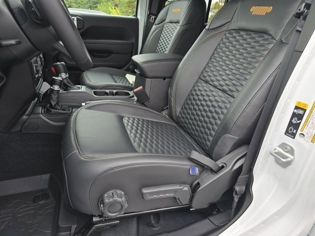 New 2026 Bright White Clear-Coat Exterior Paint Jeep Sport S image 5