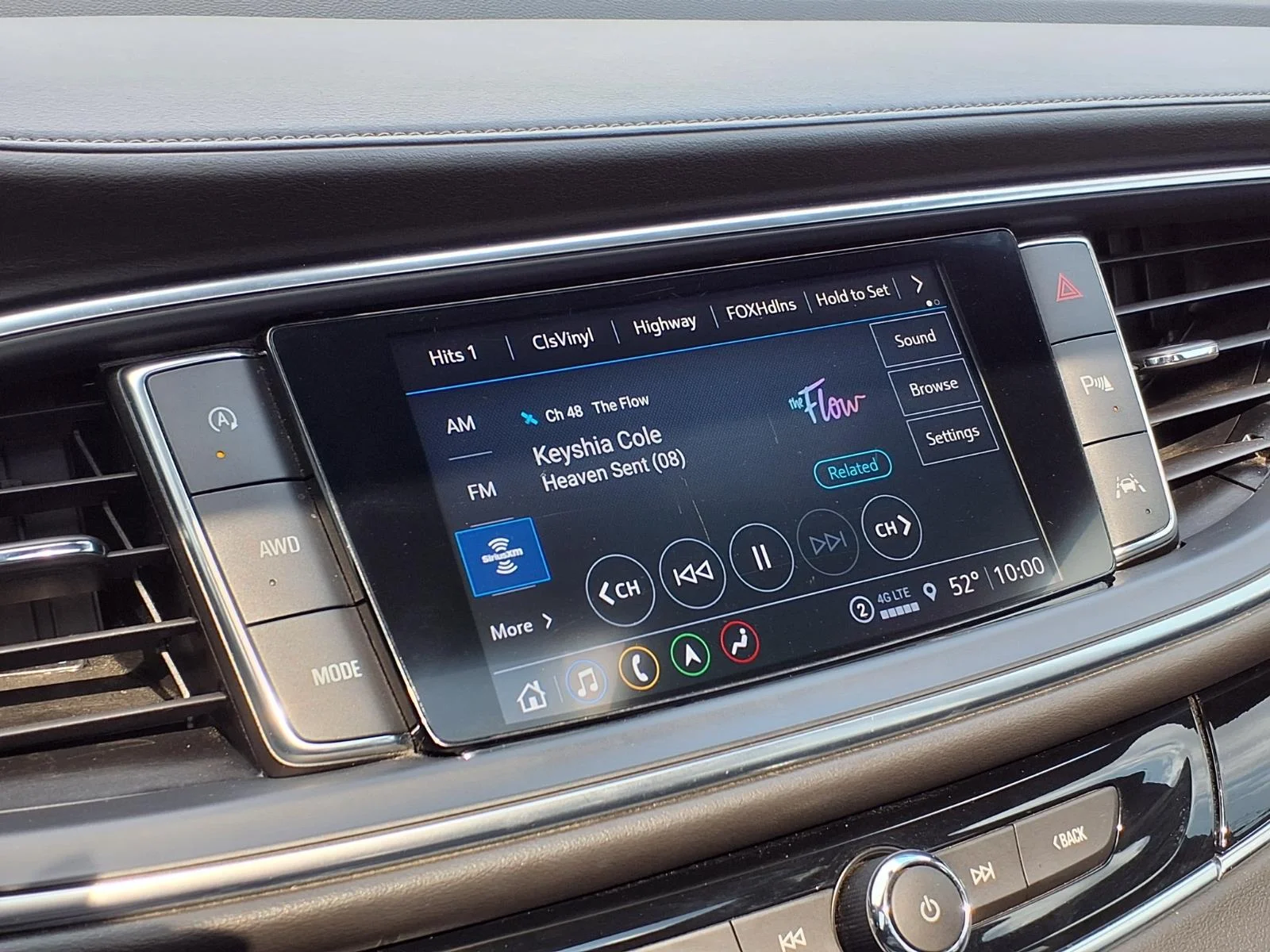 Used 2023 White Buick Avenir image 3