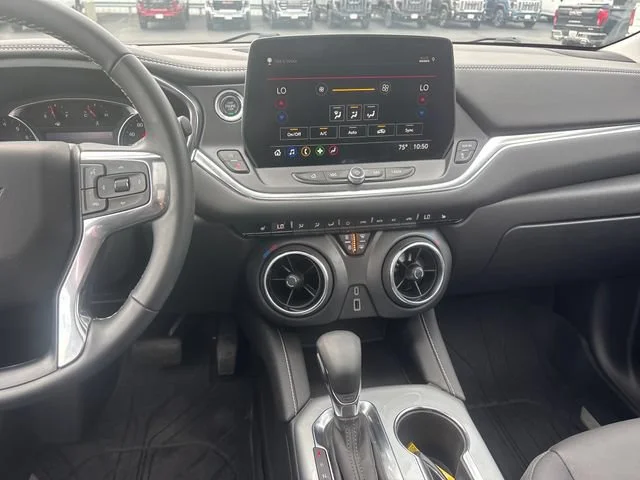 Used 2024 Summit White Chevrolet 3LT image 21