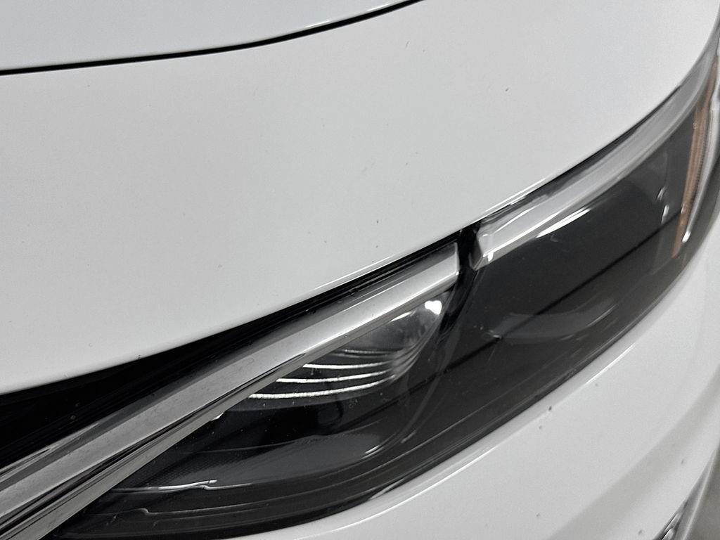 Used 2024 Summit White Chevrolet LT image 37