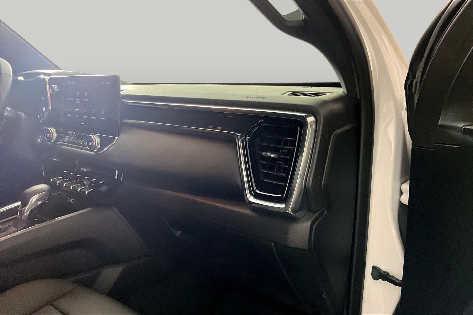 Used 2024 Summit White GMC Elevation image 17