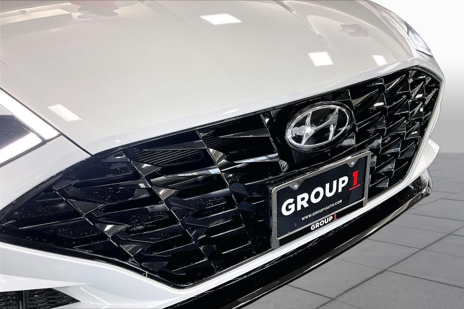 Used 2023 Serenity White Hyundai SEL image 30