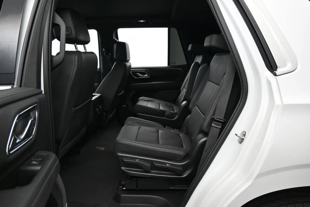 Used 2023 Iridescent Pearl Tricoat Chevrolet LT image 37