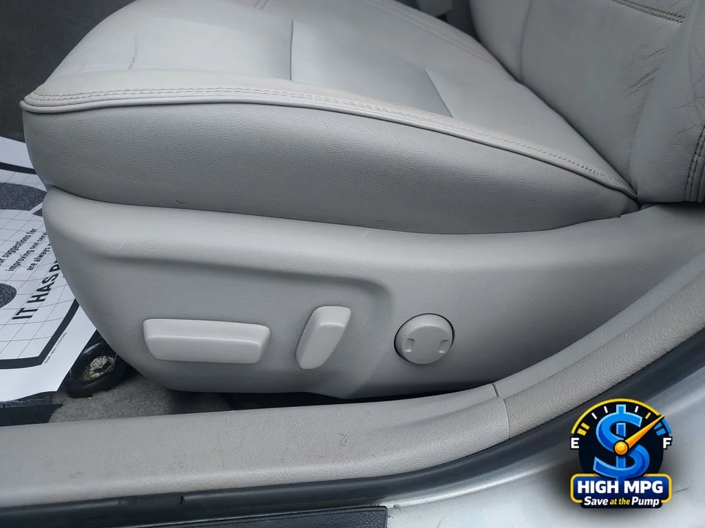 Used 2017 Silver Toyota XLE image 10