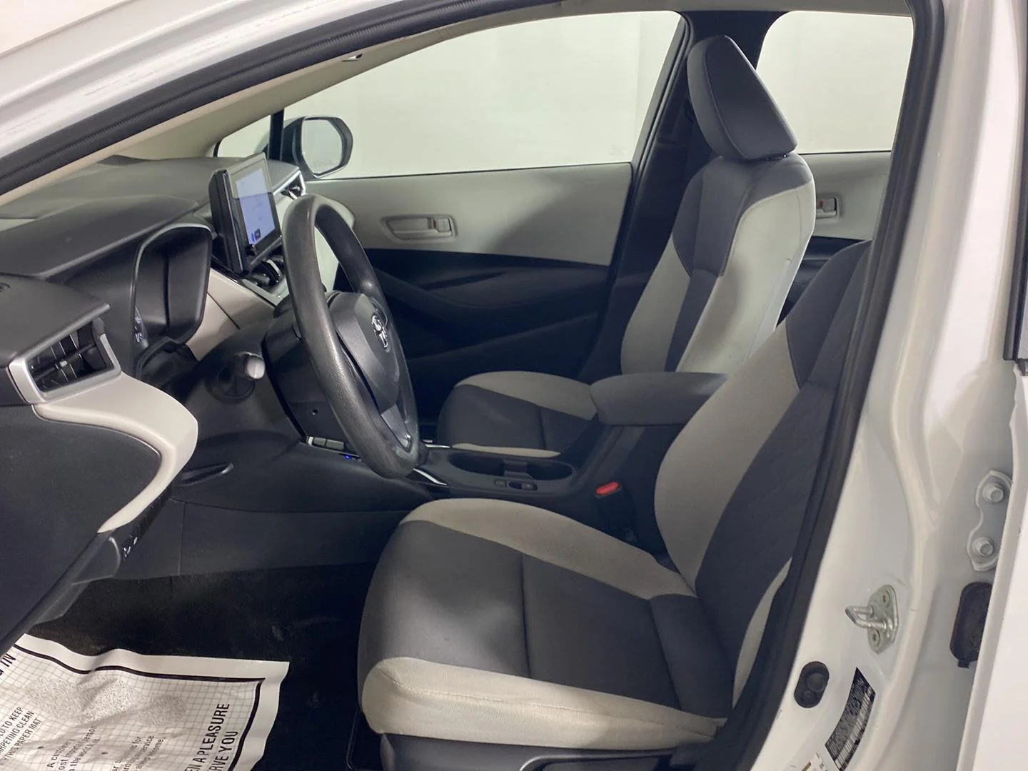 Used 2023 Ice Cap Toyota LE image 21