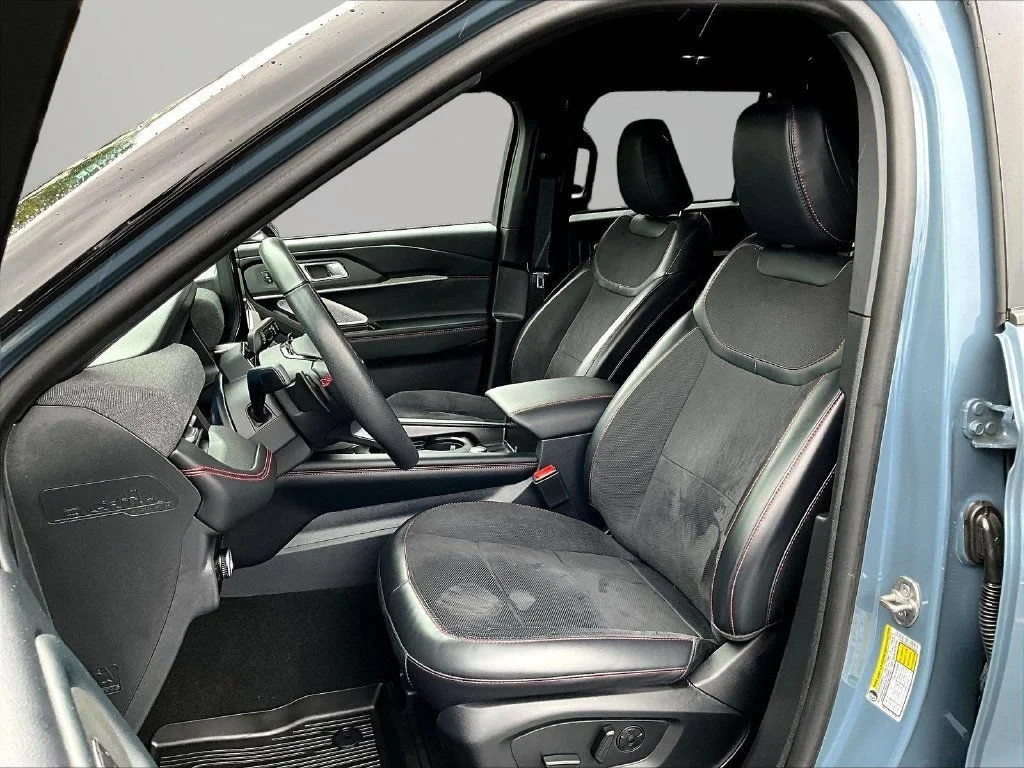 Used 2025 Vapor Blue Ford ST image 23