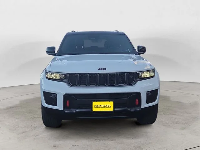 Used 2022 White Jeep Trailhawk image 8