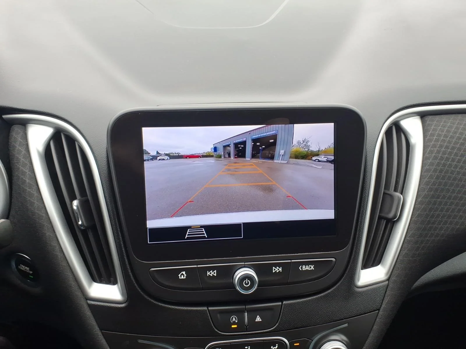 Used 2024 Summit White Chevrolet LT image 25