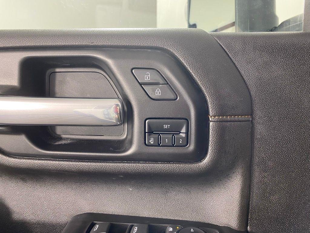 Used 2022 Summit White GMC AT4 image 28