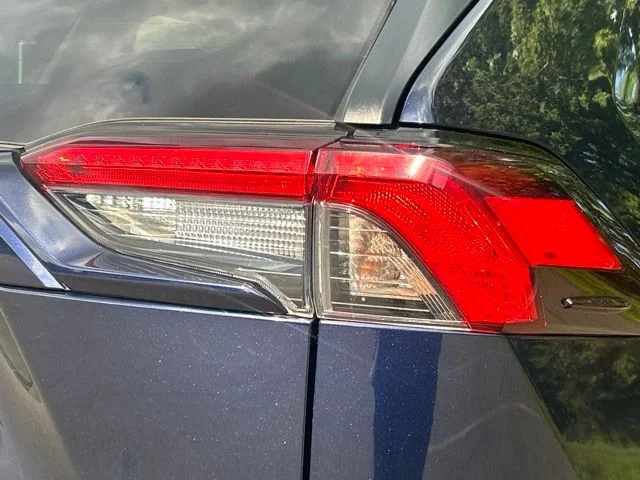 Used 2020  Toyota XLE image 8