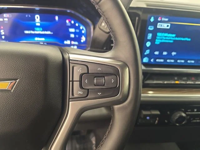 Used 2025 Summit White Chevrolet LT image 31