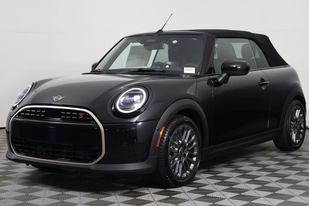New 2026 Midnight Black MINI Signature Plus image 1