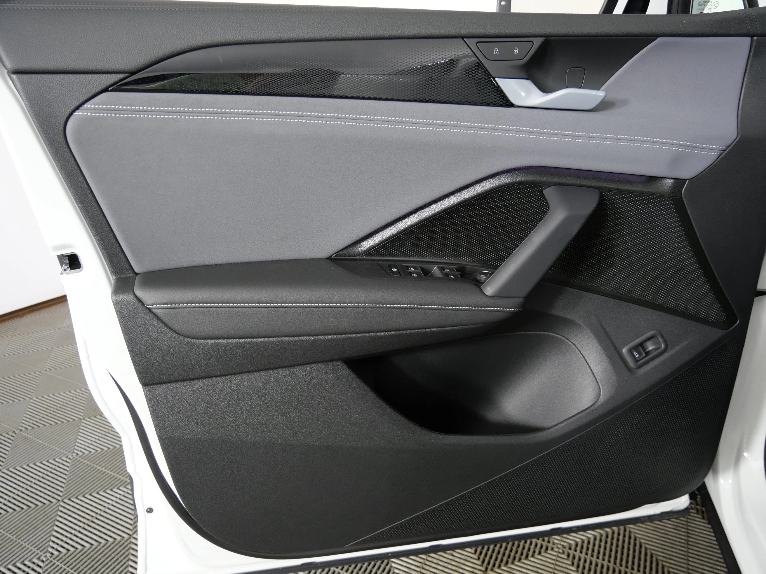 New 2026 Pure White Volkswagen SE image 23