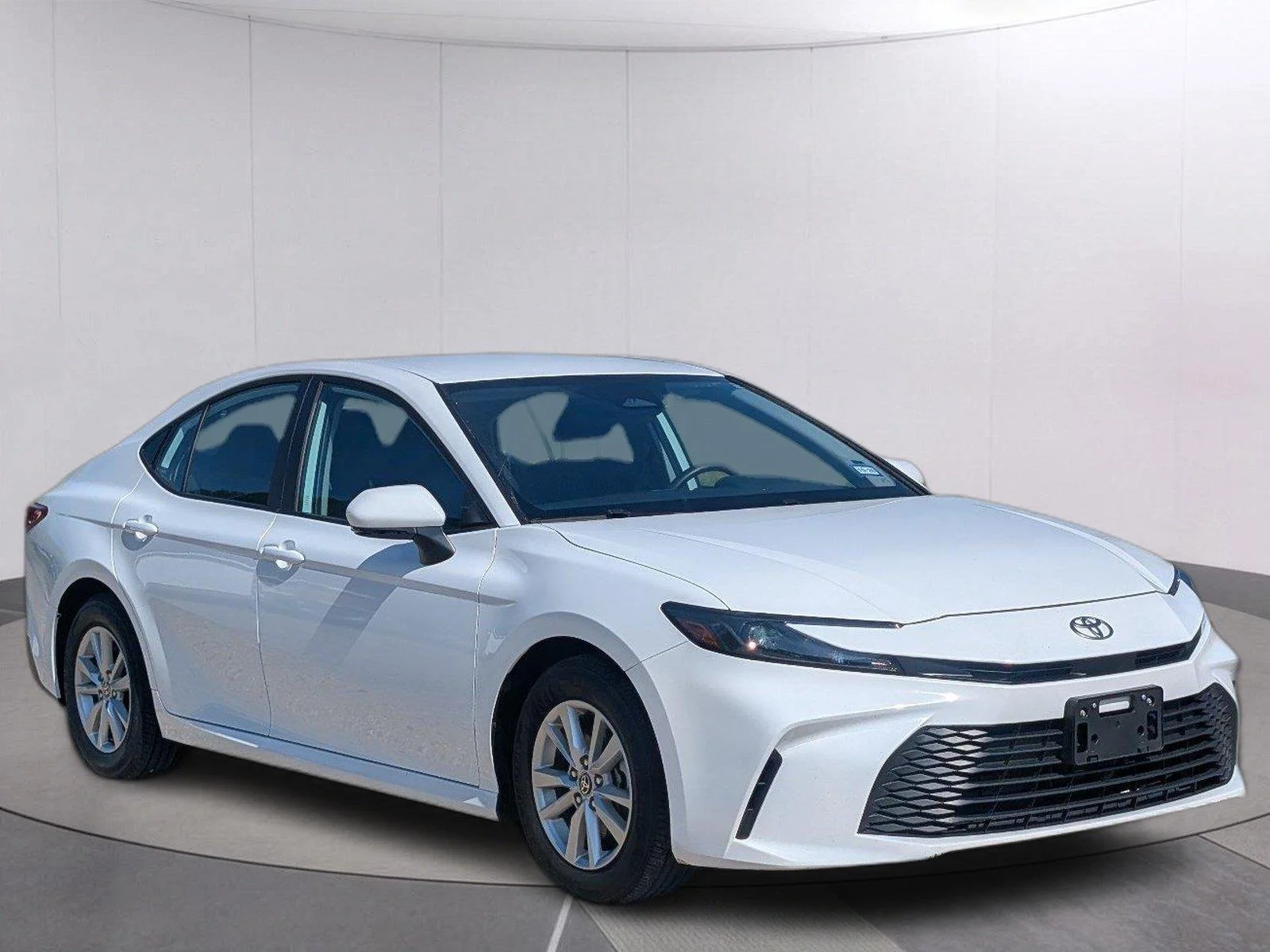 Used 2025 Ice Cap Toyota LE image 8