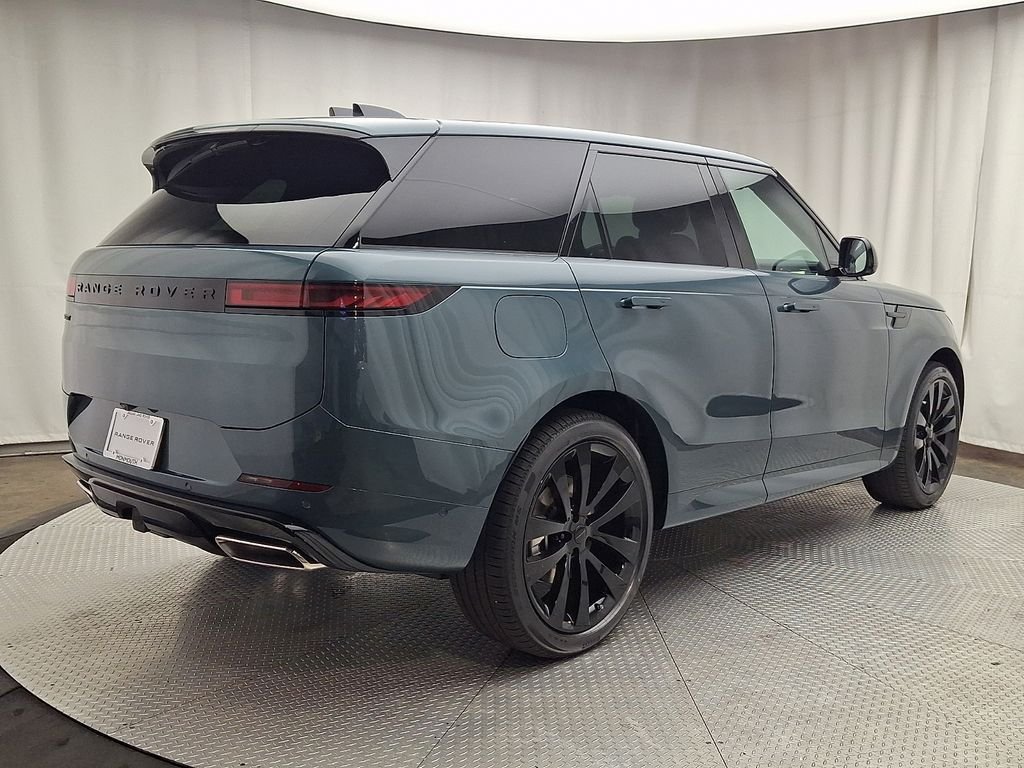 New 2026 Giola Green Metallic Land Rover Dynamic SE image 3