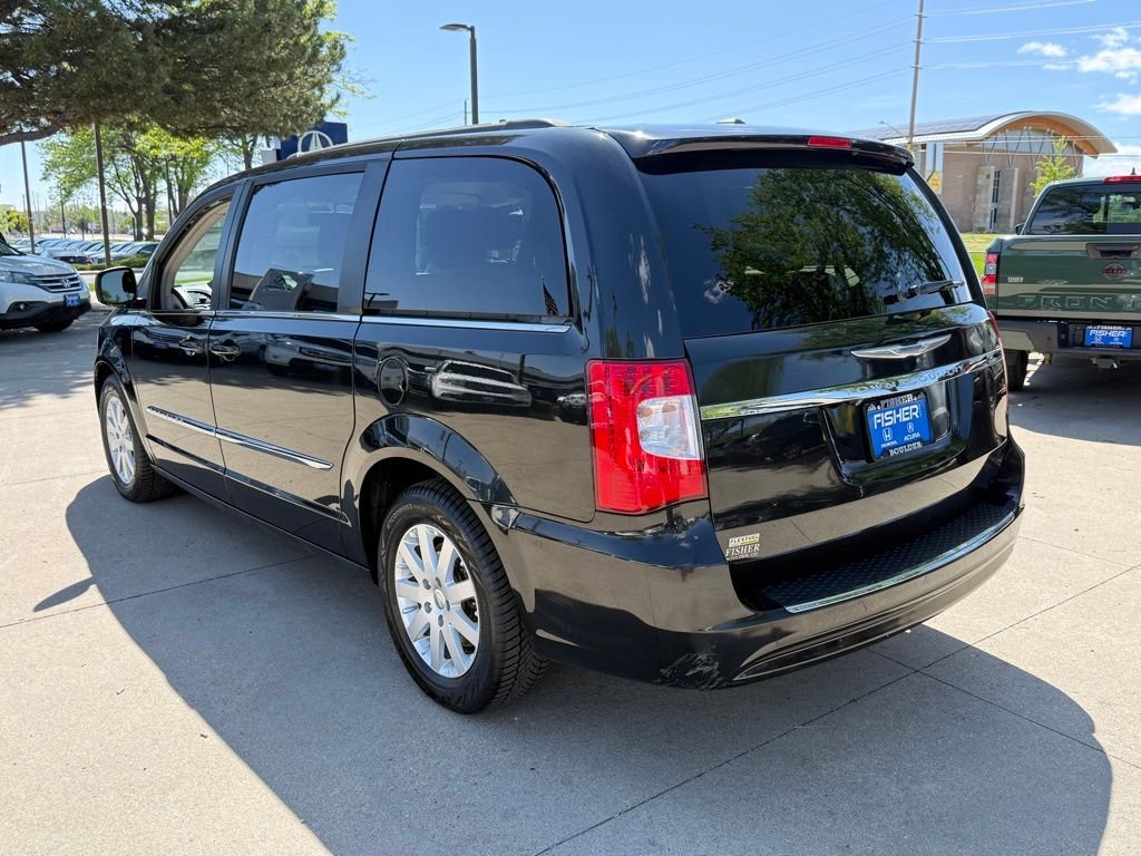 Used 2014 Brilliant Black Crystal Pearlcoat Chrysler Touring image 6