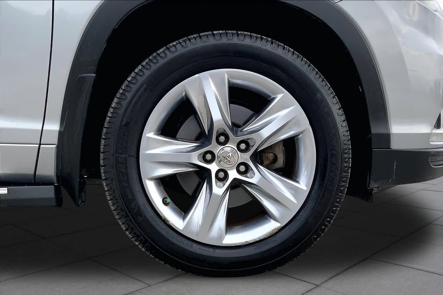 Used 2015 Silver Sky Metallic Toyota Limited image 11