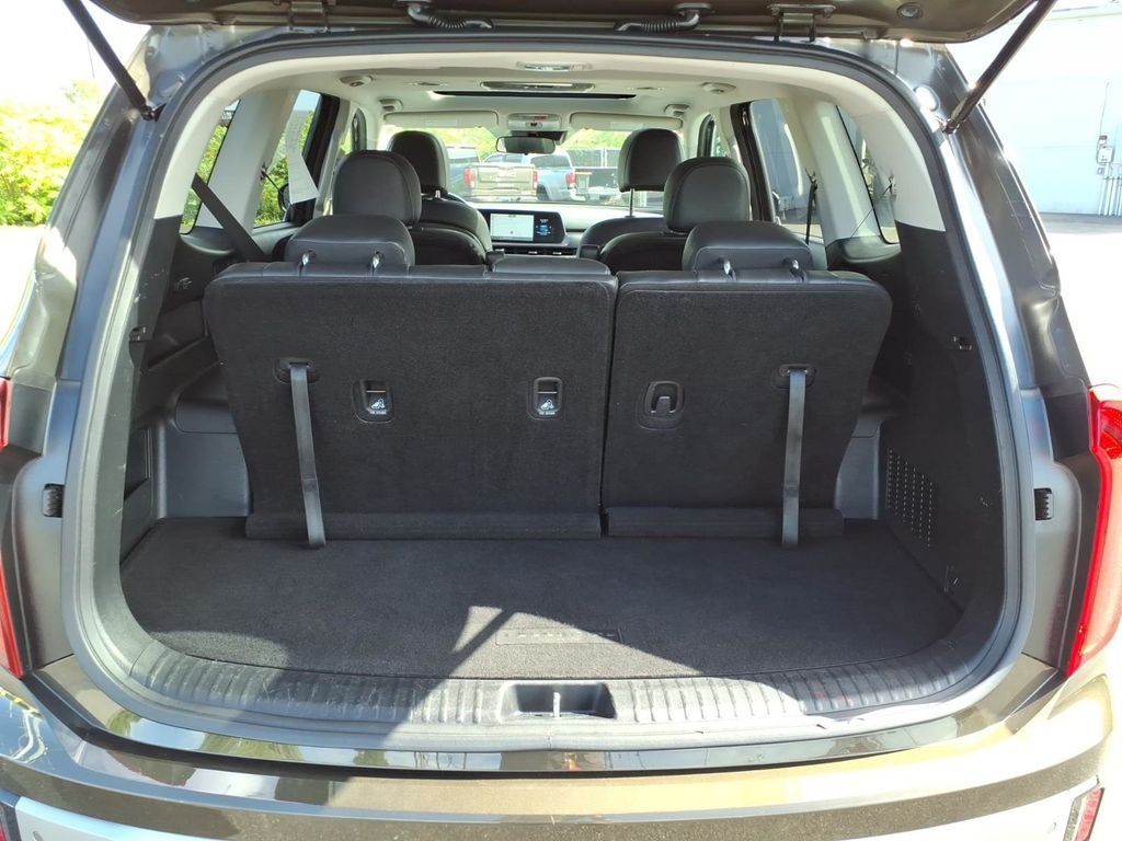 Used 2023 Dark Moss Kia S v6 w/sunroof & 3rd row image 30