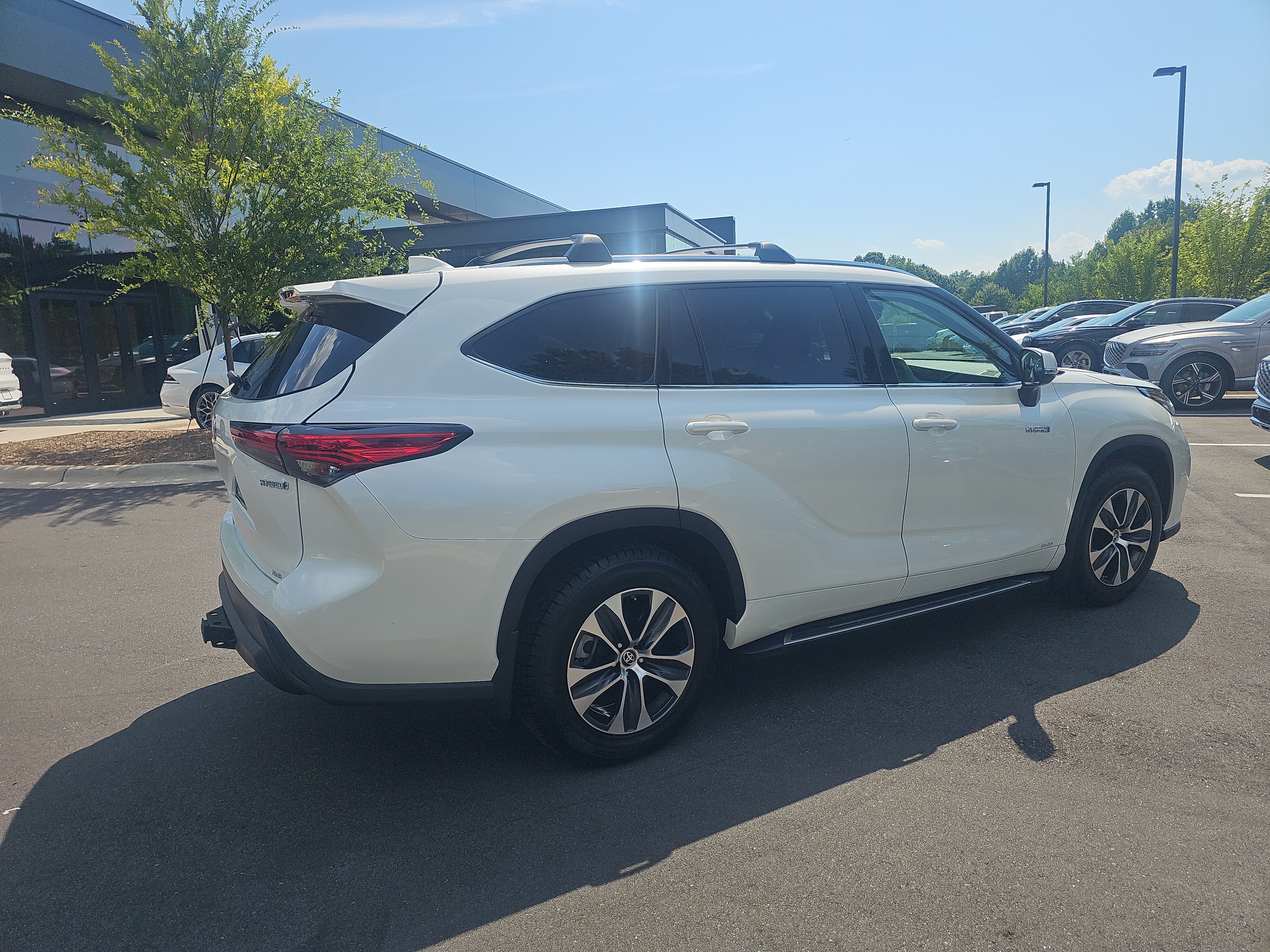 Used 2021 Blizzard Pearl Toyota Hybrid XLE image 5