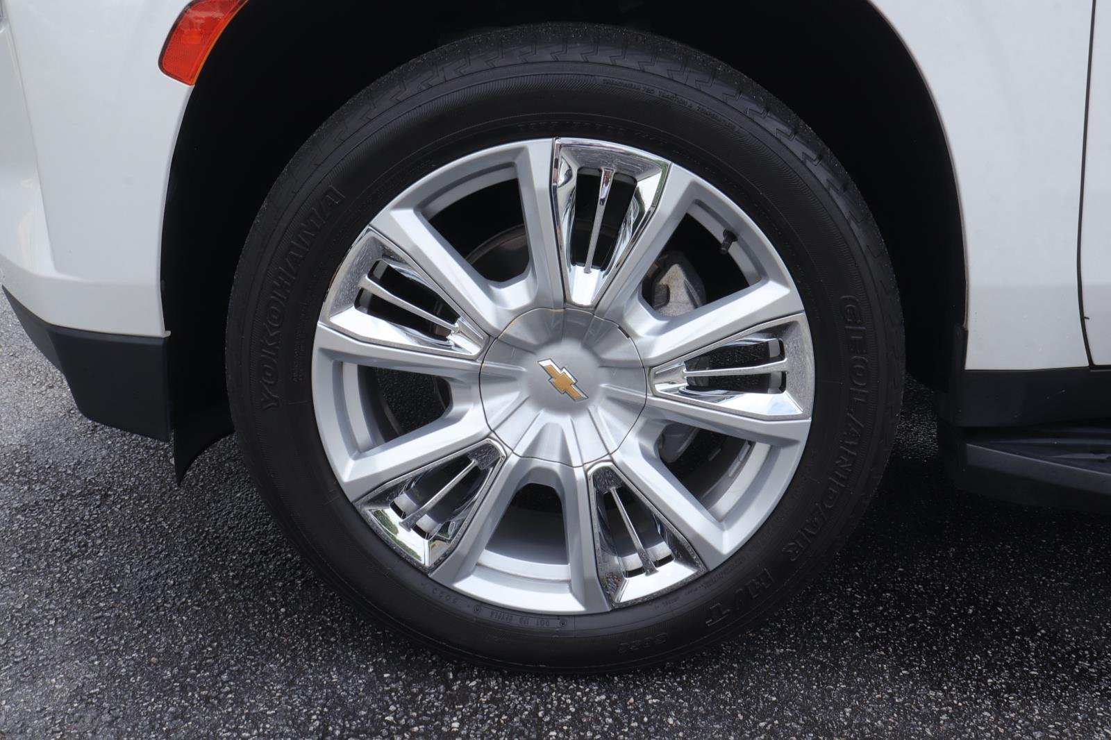 Used 2021 Iridescent Pearl Tricoat Chevrolet High Country image 42