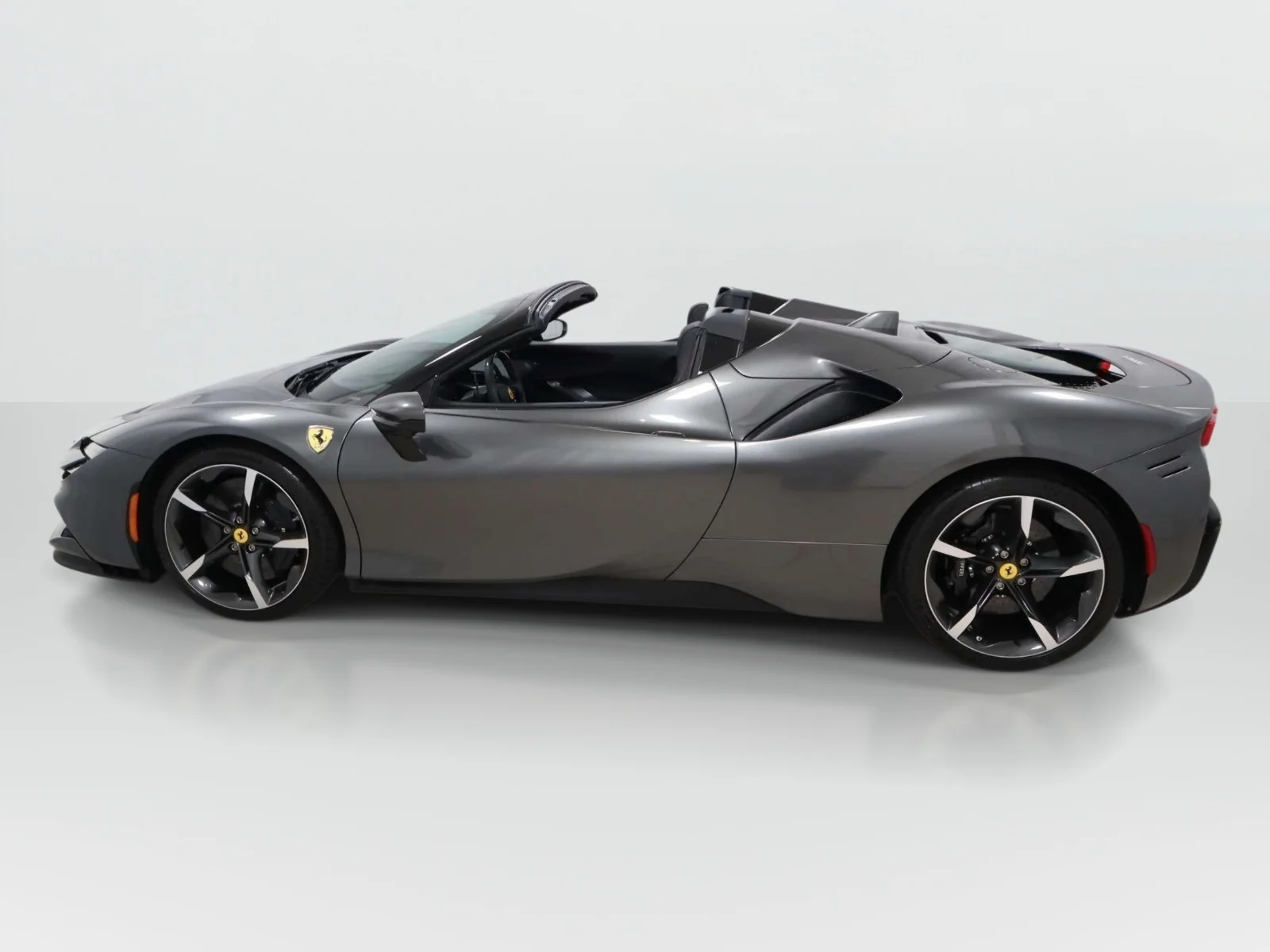 Used 2025 Grigio Silverstone Metallic Ferrari Convertible image 16