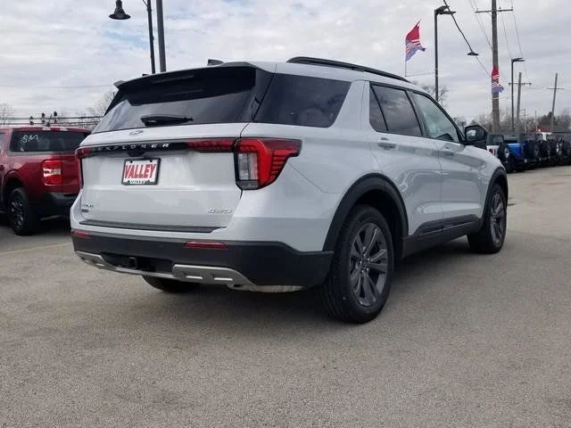 New 2026 Space White Metallic Ford Active image 4