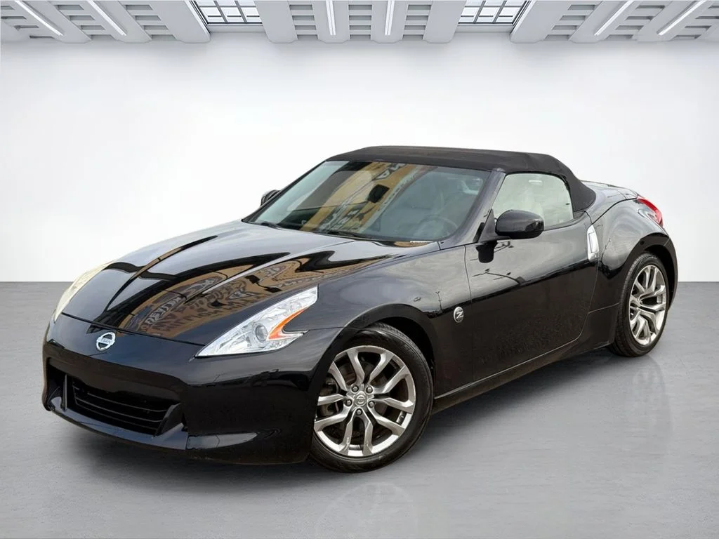 Used 2011 Magnetic Black Metallic Nissan Touring image 3