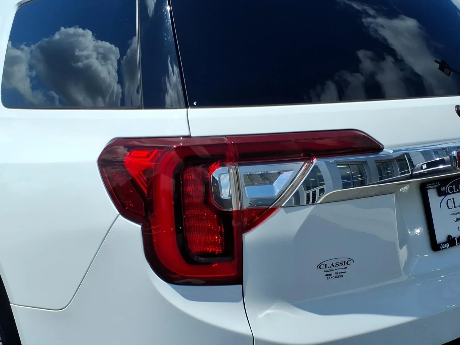 Used 2021 WHITE GMC SLE image 16