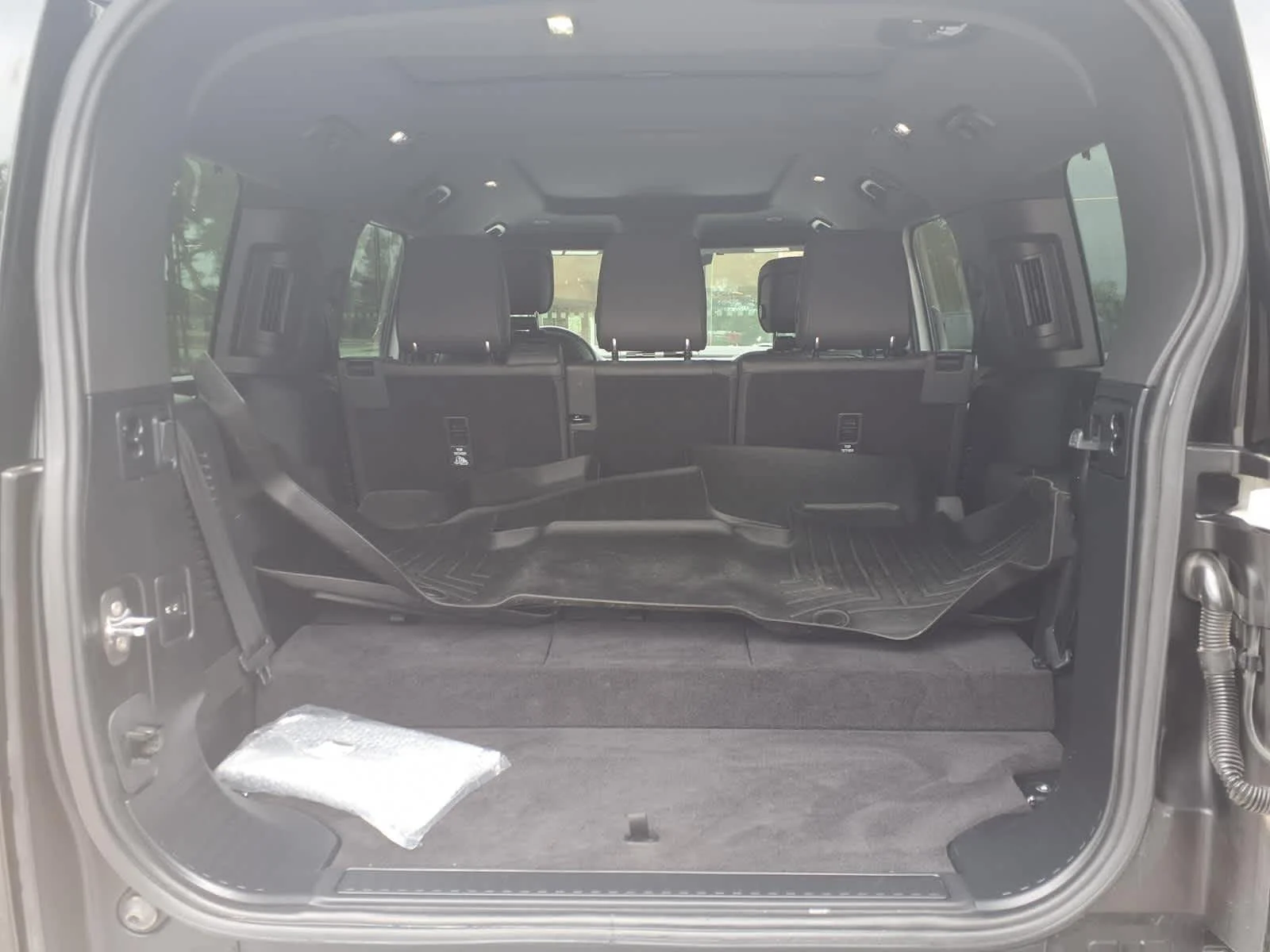 Certified Used 2024 Fuji White Land Rover S image 22