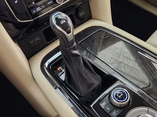 Used 2020 Moonstone White INFINITI LUXE image 19