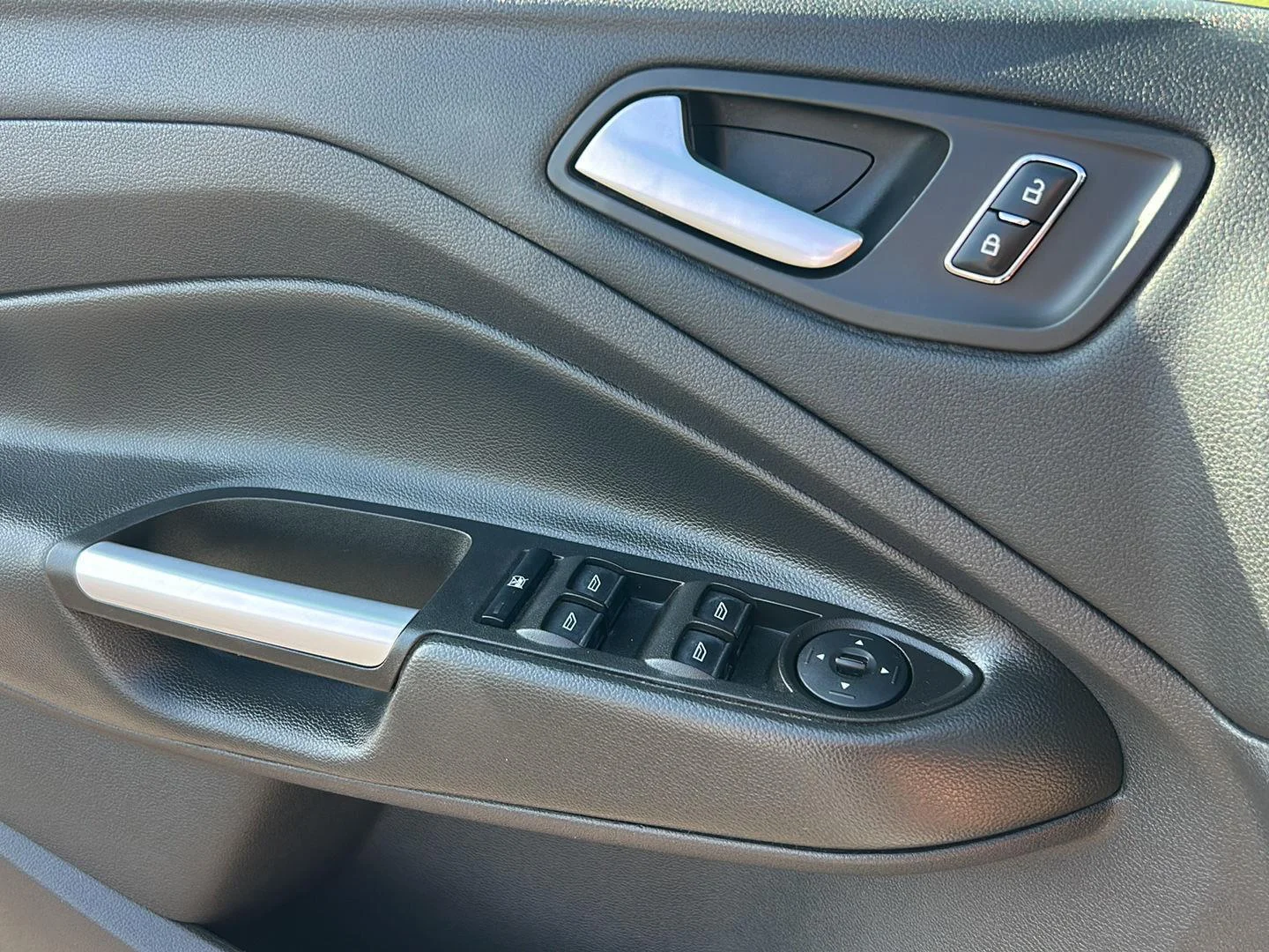 Used 2013 Ingot Silver Metallic Ford SE image 12