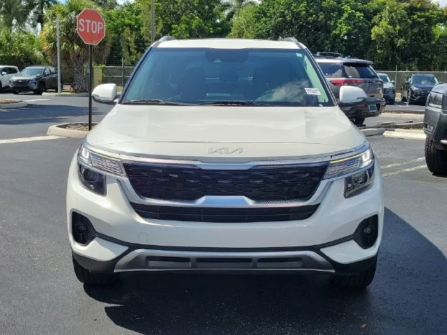 Used 2023 White Kia EX image 2