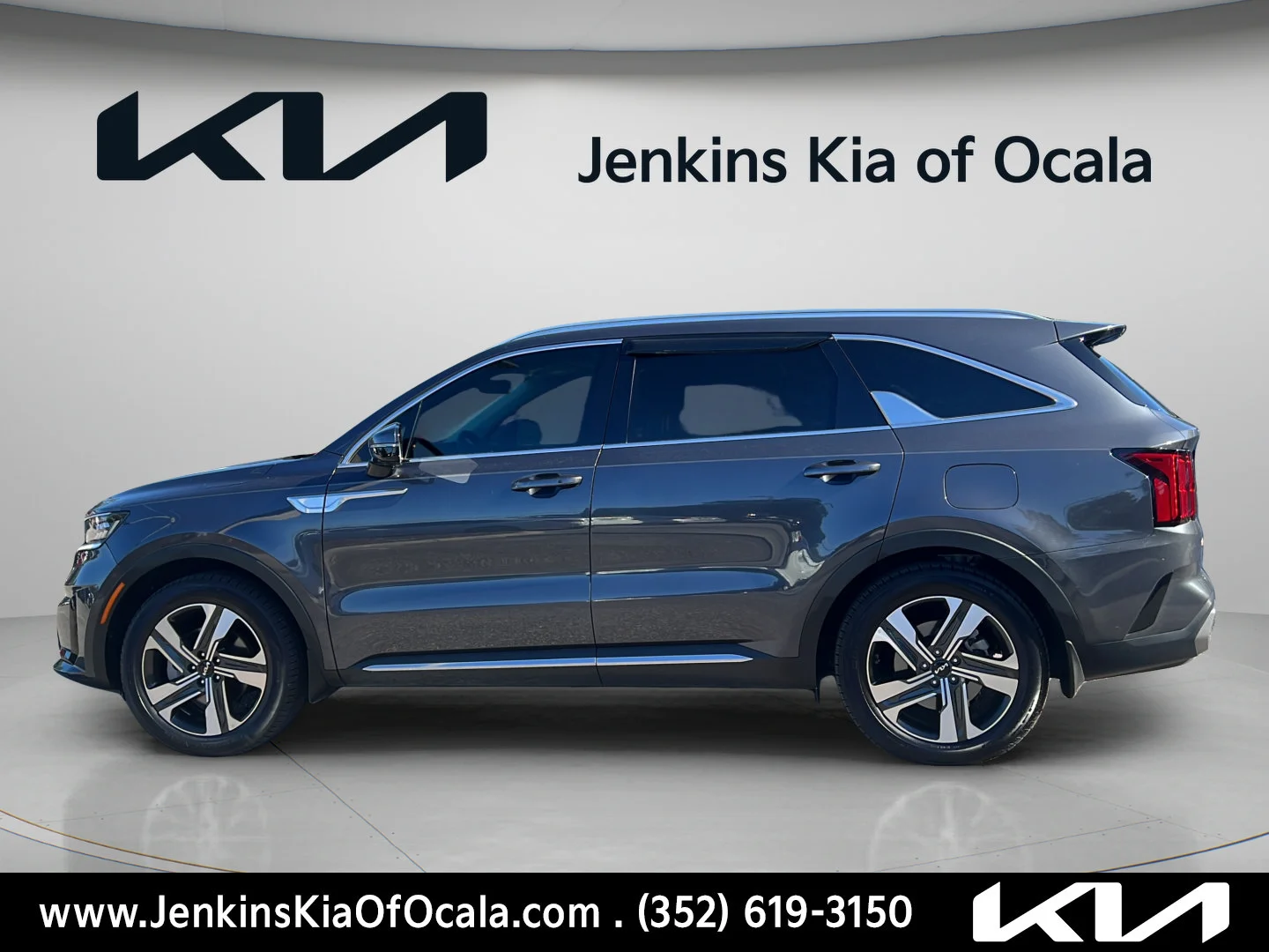 Used 2023 Platinum Graphite Kia SX Prestige image 6