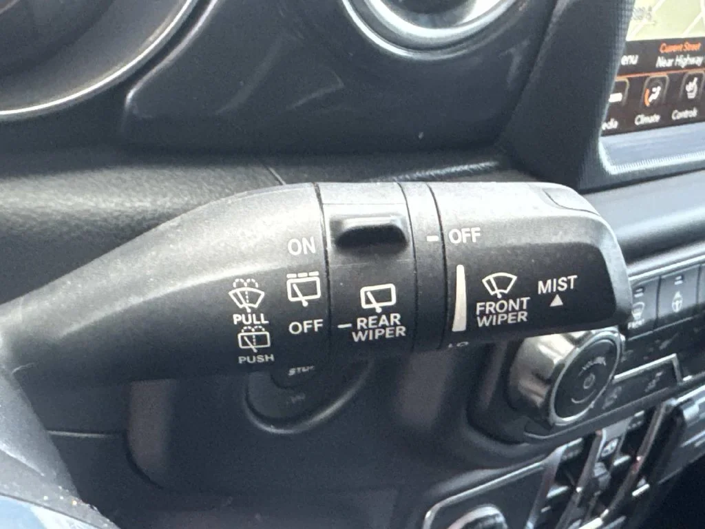 Used 2023 White Jeep Altitude image 44
