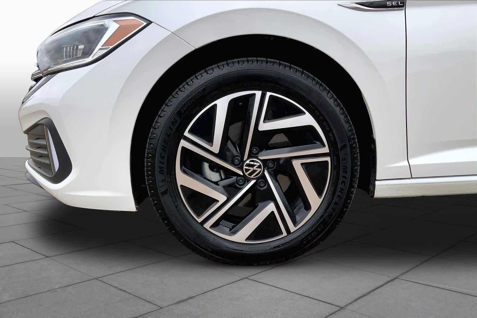 Used 2024 OPAL WHITE PEARL EFFECT Volkswagen SEL image 11