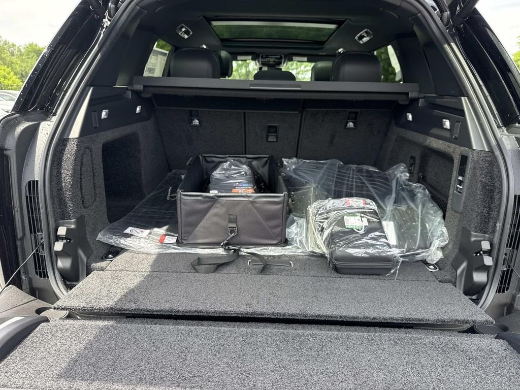 New 2026 Santorini Black Land Rover SE image 15