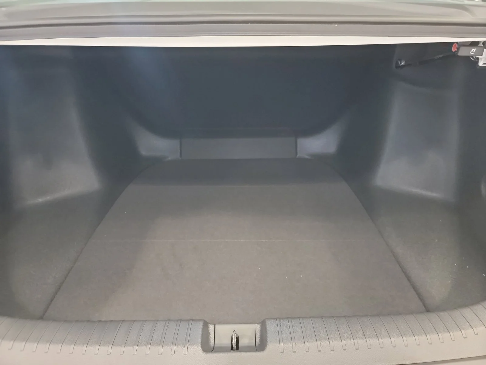 New 2026 Platinum White Pearl Honda LX image 25