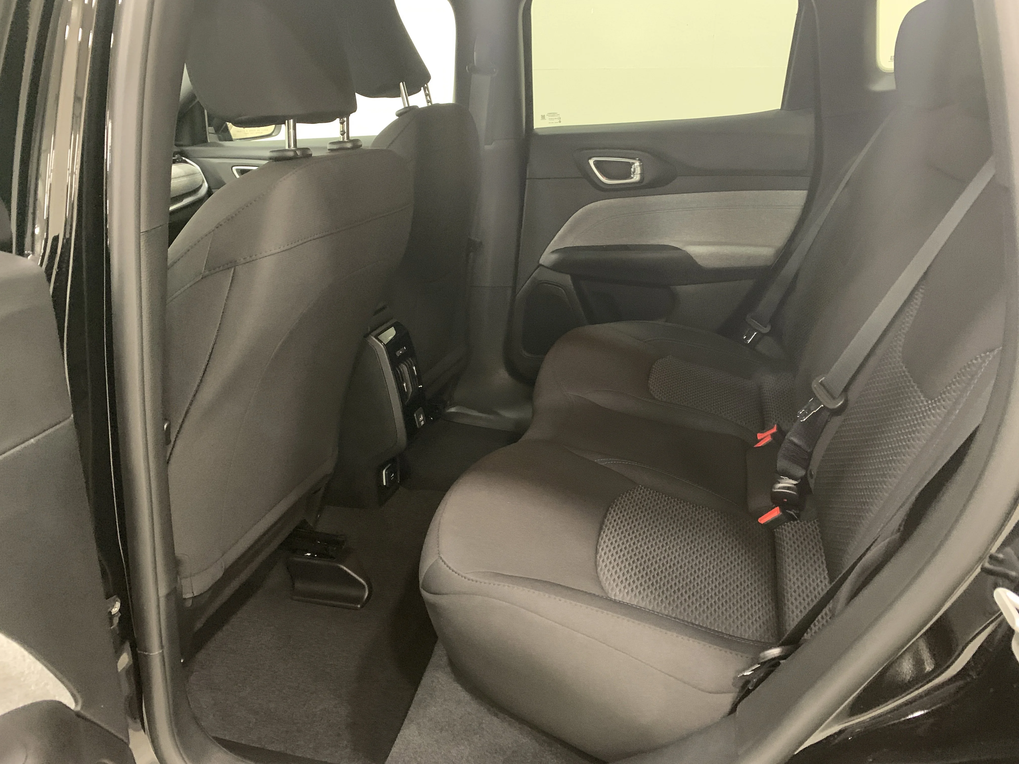 New 2026 Diamond Blk Crystal Pearl Jeep Sport image 9