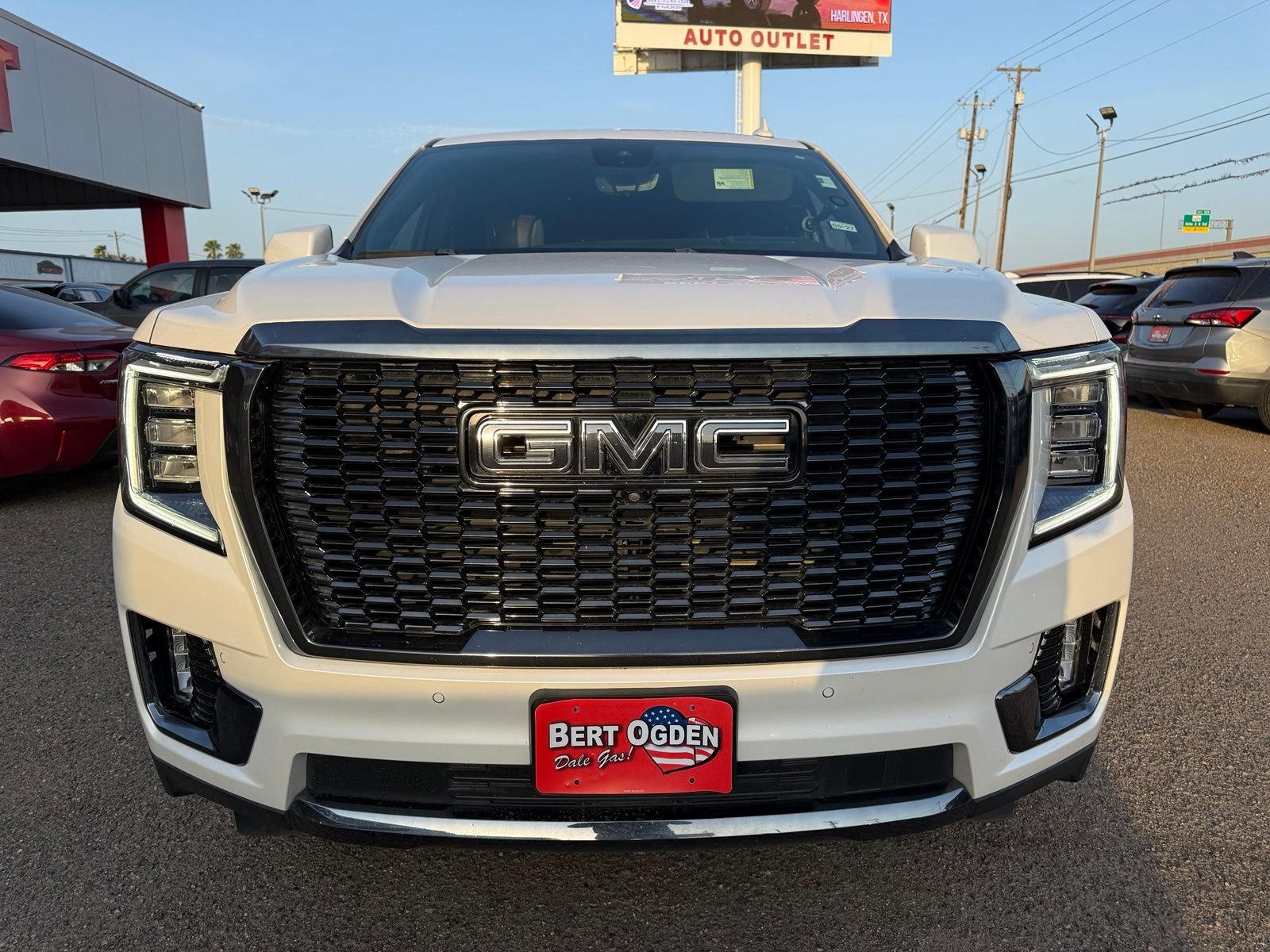 Used 2023 White GMC Denali Ultimate image 2