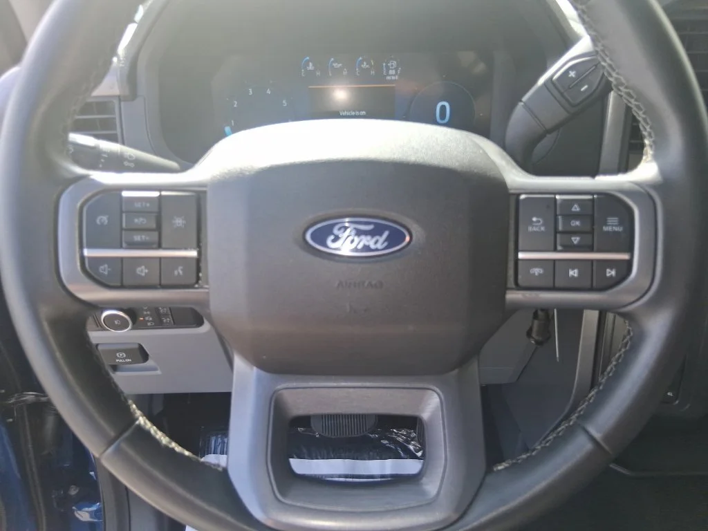 Used 2025 Blue Ford XLT image 9