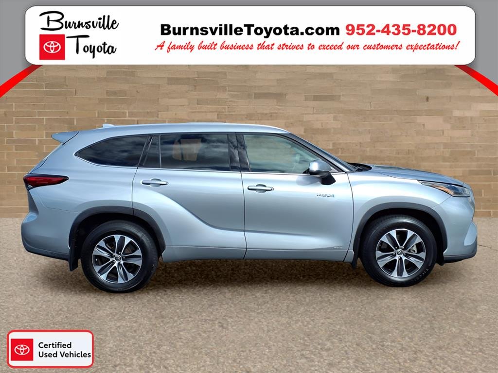 Used 2021 Toyota Highlander XLE with VIN 5TDGBRCH0MS535394 for sale in Burnsville, Minnesota