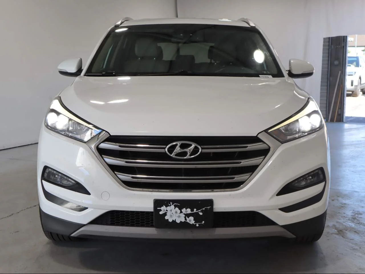 Used 2018 Dazzling White Hyundai Limited image 2
