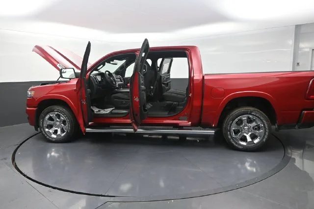New 2026 Molten Red Pearl-Coat Exterior Paint RAM Big Horn/Lone Star image 32