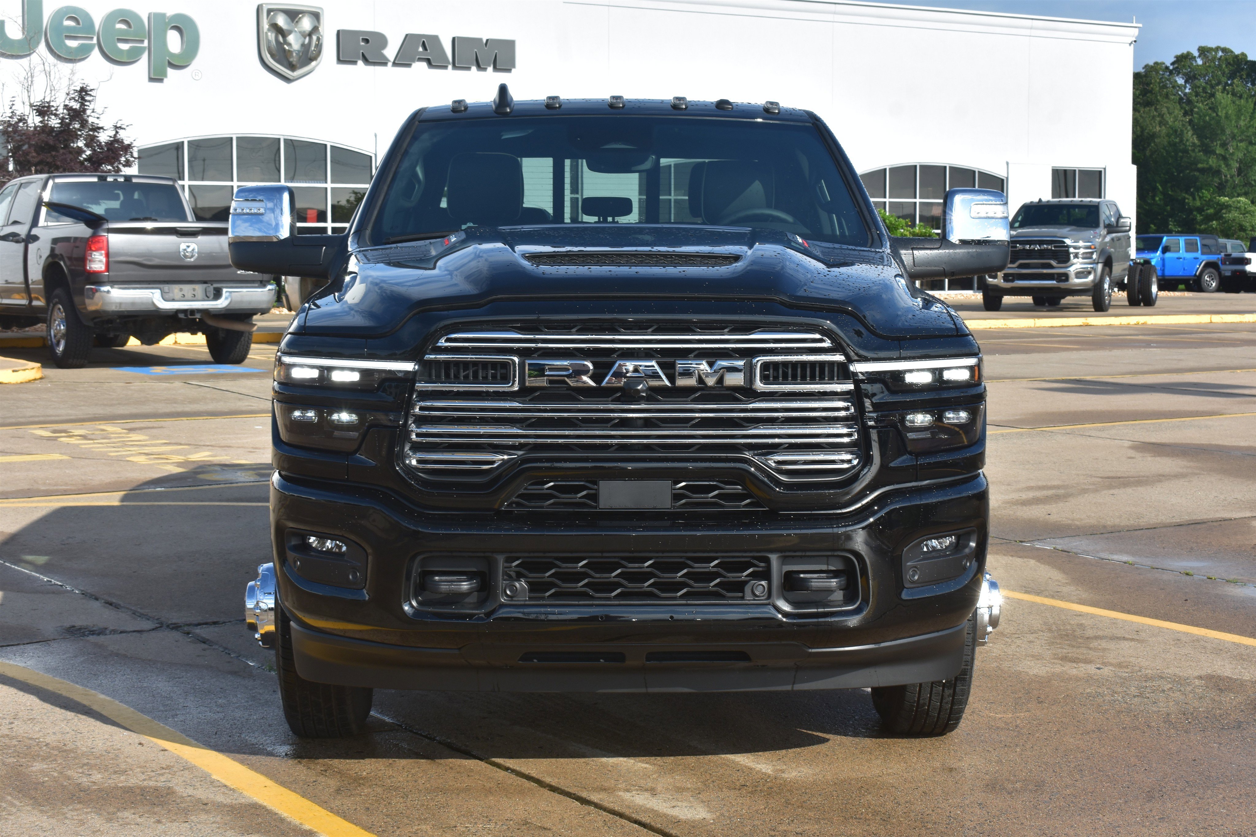 New 2026 Diamond Black Crystal Pearl-Coat Exterior Paint RAM Laramie image 2