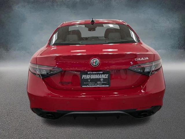 Used 2025  Alfa Romeo  image 5