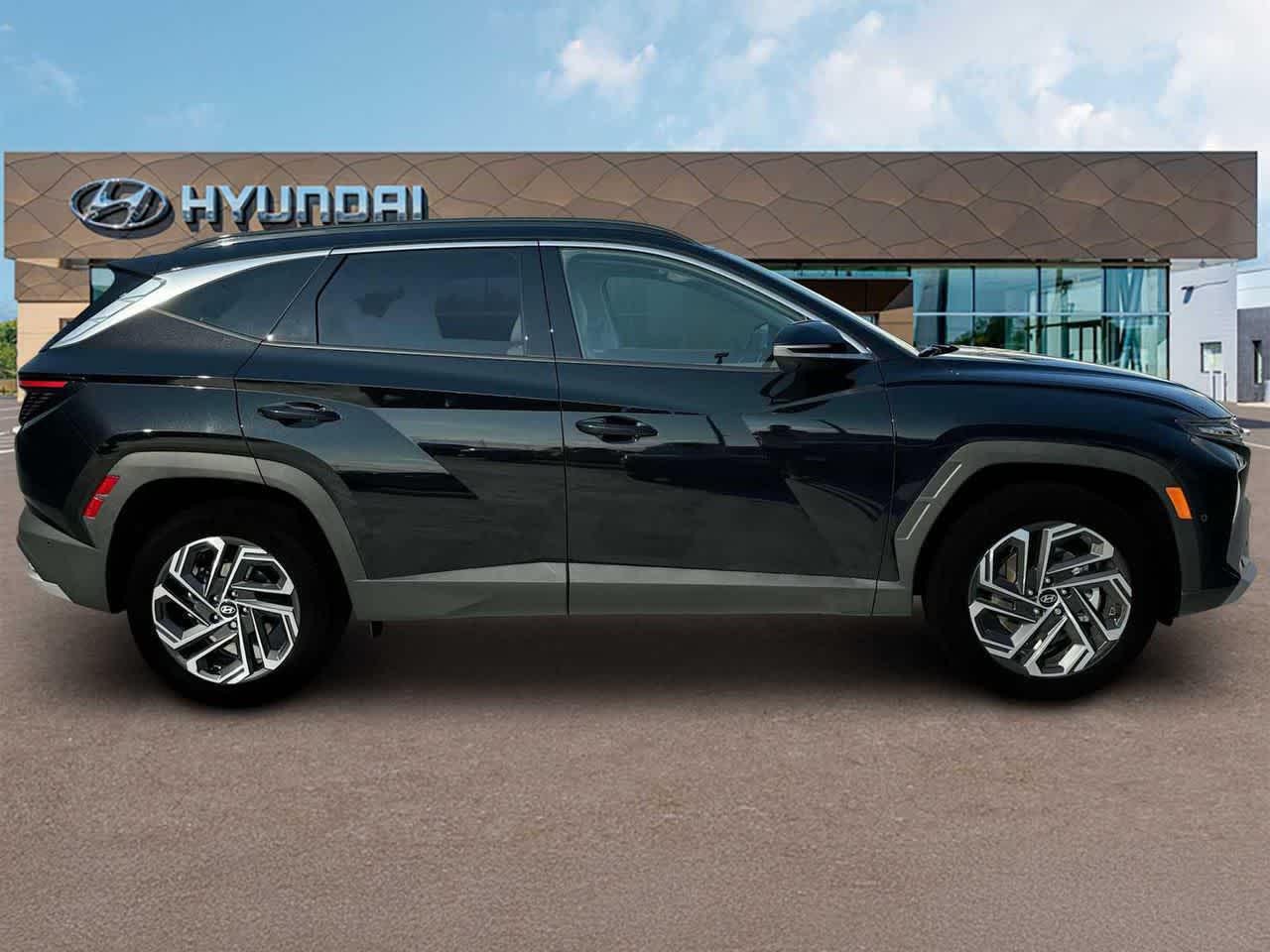 2025 Hyundai Tucson Limited - Photo 9